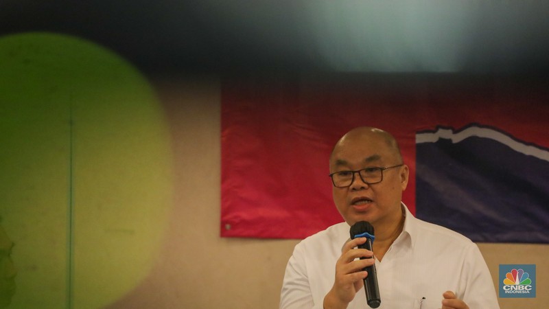 (Dari kiri ke kanan) Ketua Umum APPBI Alphonzus Widjaja, Ketua Umum APINDO Shinta W. Kamdani, Ketua Umum HIPPINDO Budihardjo Iduansjah, dan Ketua Panitia KLINGKING FUN Fetty Kwartati saat konferensi pers KLINGKING FUN 2024, Pesta Diskon Anti Golput di Jakarta, Kamis (1/2/2024). (CNBC Indonesia/Faisal Rahman)