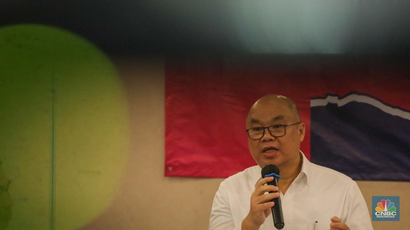 (Dari kiri ke kanan) Ketua Umum APPBI Alphonzus Widjaja, Ketua Umum APINDO Shinta W. Kamdani, Ketua Umum HIPPINDO Budihardjo Iduansjah, dan Ketua Panitia KLINGKING FUN Fetty Kwartati saat konferensi pers KLINGKING FUN 2024, Pesta Diskon Anti Golput di Jakarta, Kamis (1/2/2024). (CNBC Indonesia/Faisal Rahman)