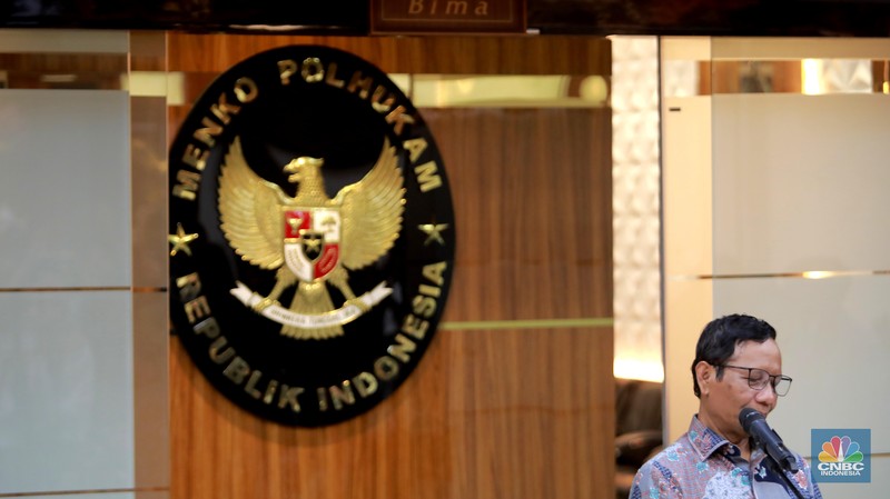 Menteri Koordinator Politik, Hukum dan Keamanan (Menkopolhukam) memberi keterangan pers kepada media di kantor Menko Polhukam, Jakarta, Kamis, (1/2/2024). Menteri Koordinator Politik, Hukum dan Keamanan (Menkopolhukam) memberi keterangan pers kepada media di kantor Menko Polhukam, Jakarta, Kamis, (1/2/2024). (CNBC Indonesia/Muhammad Sabki)