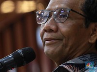 Begini Ekspresi Mahfud Usai Bertemu Jokowi &  Ajukan Pengunduran Diri