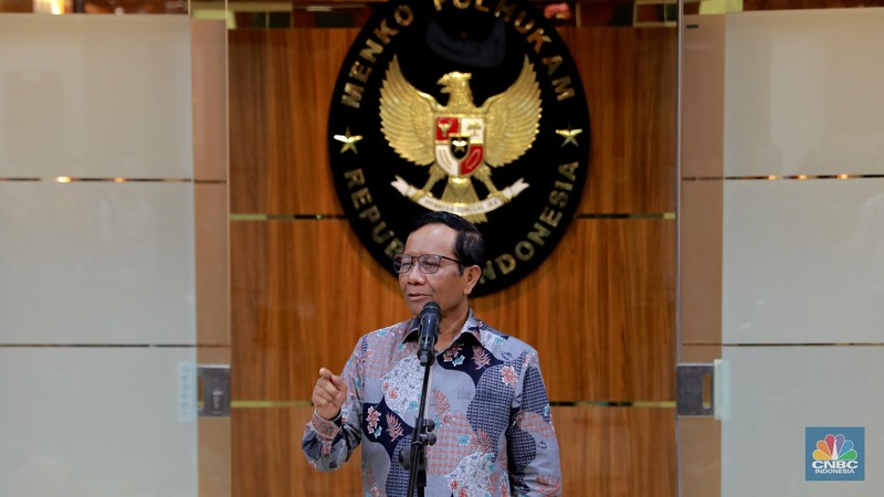 Menteri Koordinator Politik, Hukum dan Keamanan (Menkopolhukam) memberi keterangan pers kepada media di kantor Menko Polhukam, Jakarta, Kamis, (1/2/2024). Menteri Koordinator Politik, Hukum dan Keamanan (Menkopolhukam) memberi keterangan pers kepada media di kantor Menko Polhukam, Jakarta, Kamis, (1/2/2024). (CNBC Indonesia/Muhammad Sabki)