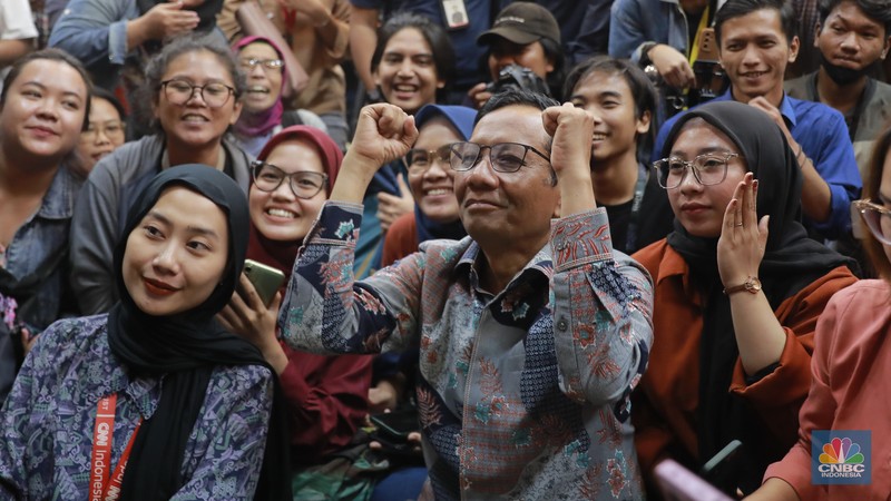 Menteri Koordinator Politik, Hukum dan Keamanan (Menkopolhukam) memberi keterangan pers kepada media di kantor Menko Polhukam, Jakarta, Kamis, (1/2/2024). (CNBC Indonesia/Muhammad Sabki)