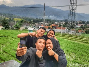 Heboh Pasangan Kembar Nikah di Bandung, Ini Awal Percintaan Mereka