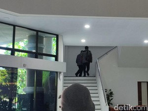 Sejumlah Pejabat Pemkot Semarang Terlihat Datangi KPK, Ada Apa?