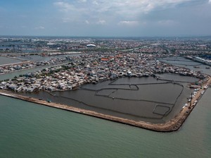 Jokowi Cek Tanggul Laut Semarang, Kelar Agustus-Tahan Banjir Rob 30 Tahun
