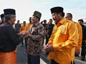 Sematkan Tanjak, Masyarakat Adat Melayu Kepri Sambut Mahfud MD