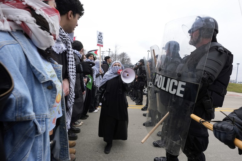 Protestors rally for a Cease Fire in Gaza outside a UAW union hall during a visit by U.S. President Joe Biden in Warren Michigan, U.S. February 1, 2024. Protestors rally for a Cease Fire in Gaza outside a UAW union hall during a visit by U.S. President Joe Biden in Warren Michigan, U.S. February 1, 2024. (REUTERS/Rebecca Cook)