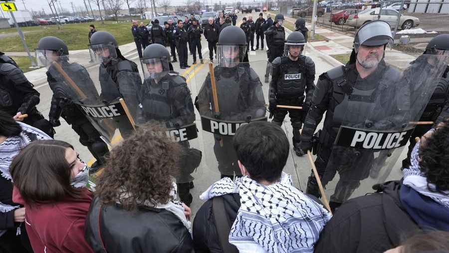 Protestors rally for a Cease Fire in Gaza outside a UAW union hall during a visit by U.S. President Joe Biden in Warren Michigan, U.S. February 1, 2024. (REUTERS/Rebecca Cook)