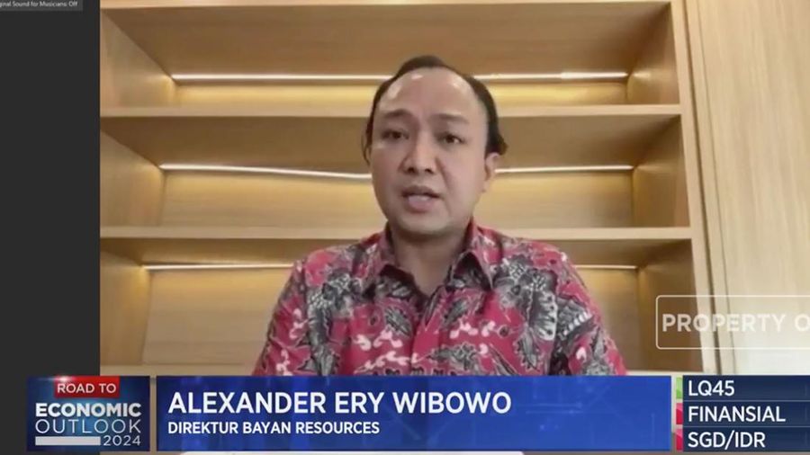 Direktur Bayan Resources, Alexander Ery Wibowo saat menyampaikan pemaparan dalam Mining Outlook 2024 di Jakarta, Jumat (2/2/2024). (Tangkapan Layar CNBC Indonesia TV)