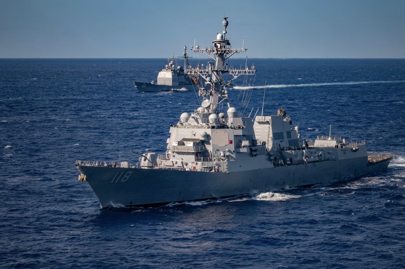 Dua kapal induk Angkatan Laut A.S. bergabung dengan kapal perusak Jepang dalam Acara Dek Multi-Besar di Laut Filipina. (Dok: Commander, U.S.) Dua kapal induk Angkatan Laut A.S. bergabung dengan kapal perusak Jepang dalam Acara Dek Multi-Besar di Laut Filipina. (Dok: Commander, U.S.)