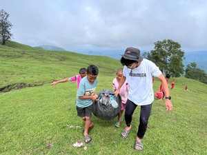 Bukit Teletubbies Penuh Sampah, Guru Muda Inisiasi Gerakan Jaga Alam Lelogama