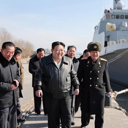 Korut Bersiap Perang, Kim Jong Un Tinjau Galangan Kapal Nampo