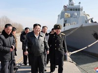 Korut Bersiap Perang, Kim Jong Un Tinjau Galangan Kapal Nampo
