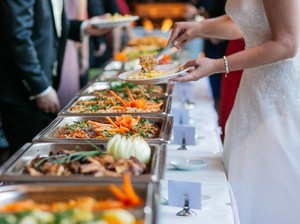 Pelit! Wanita Ini Minta Sahabatnya Bayar Makanan di Pesta Pernikahannya