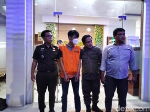 Kejari Cirebon Tahan Mantan Kades Tersangka Kasus Tilep APBDes Rp200 Juta