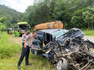 Kecelakaan Maut Bus Vs Minibus di Jalan Trans Kalimantan Barat, 2 Orang Tewas