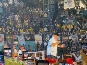 Hoax Jatuh Sakit Tersebar, Prabowo Joget Oke Gas di Makassar