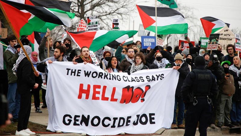 Protestors rally for a Cease Fire in Gaza outside a UAW union hall during a visit by U.S. President Joe Biden in Warren Michigan, U.S. February 1, 2024. (REUTERS/Rebecca Cook)