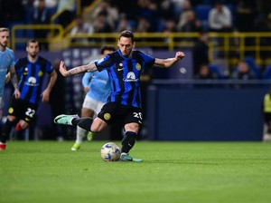 Calhanoglu Pede Sebut Dirinya Lebih Baik dari Kroos dan Rodri