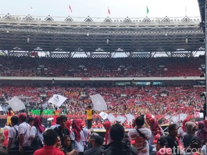 Penampakan Massa Kampanye Akbar Ganjar-Mahfud Padati Stadion Utama GBK