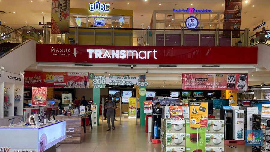 Suasana Transmart (CNBC Indnesia/Romys Binekasri)