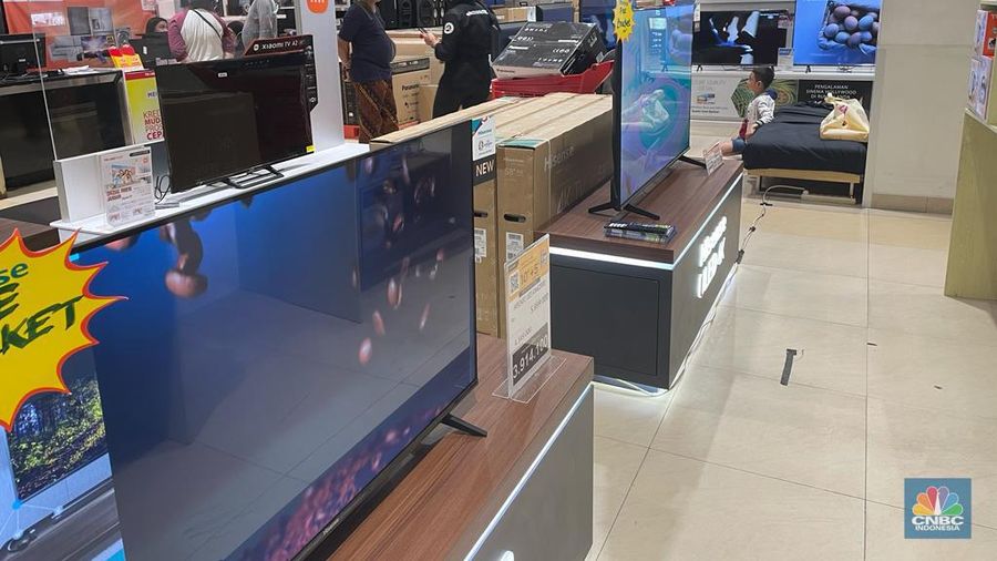 Suasana Transmart (CNBC Indonesia/Romys Binekasri)