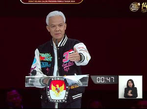 Ganjar Cerita Pengalaman di Jateng, Naikkan Gaji Guru Sesuai UMP Tambah 10%
