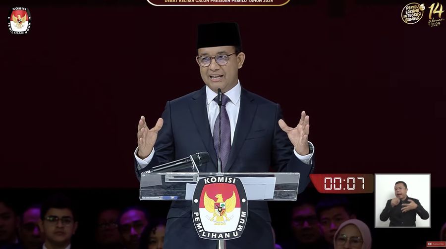 Capres nomor urut 1 Anies Baswedan menyampaikan gagasannya saat debat presiden Pemilu  2024 di JCC, Jakarta, Minggu, (4/1/2024). (Tangkapan Layar Youtube KPU RI)