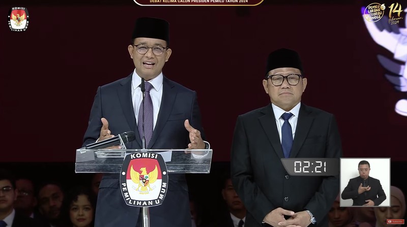 Petugas kepolisian melaksanakan apel untuk menjaga jalannya debat Calon Presiden (Capres) Kelima di Jakarta Convention Center (JCC), Jakarta, Minggu (4/2/2024). (CNBC Indonesia/Faisal Rahman)