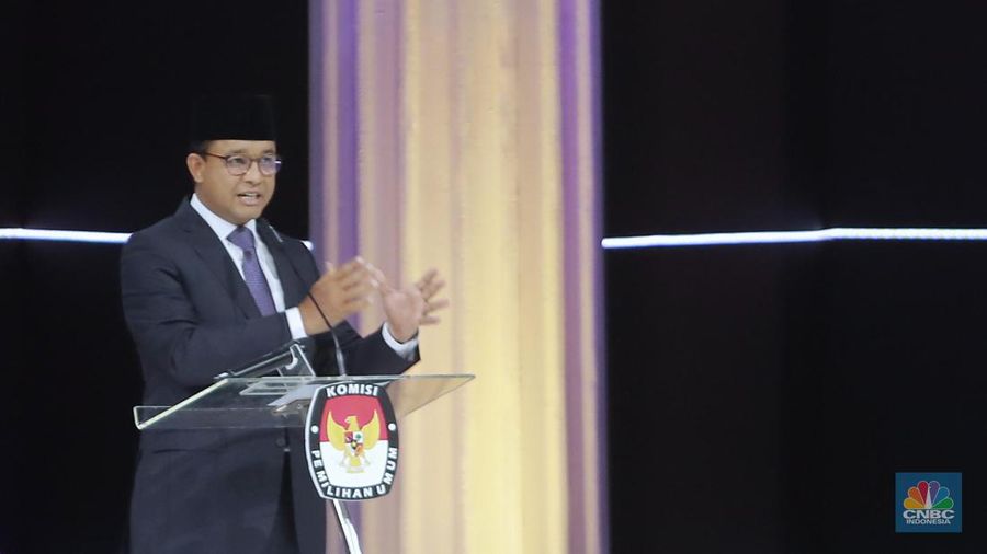Capres nomor urut 1 Anies Baswedan saat meyampaikan pemaparan di debat Capres kelima. (CNBC Indonesia/Muhammad Sabki)