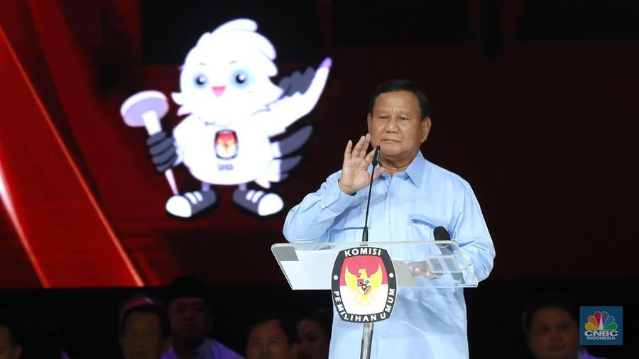 Capres nomor urut 2 Prabowo Subianto menyampaikan gagasanya saat debat presiden Pemilu 2024 di JCC, Jakarta, Minggu, (4/1/2024). (CNBC Indonesia/Muhammad Sabki)