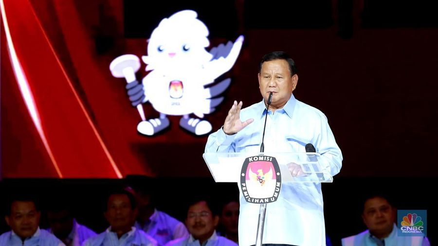 Capres nomor urut 2 Prabowo Subianto menyampaikan gagasanya saat debat presiden Pemilu 2024 di JCC, Jakarta, Minggu, (4/1/2024). (CNBC Indonesia/Muhammad Sabki)