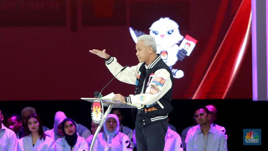 Capres nomor urut 3 Ganjar Pranowo saat meyampaikan pemaparan di debat kelima. (CNBC Indonesia/Muhammad Sabki)