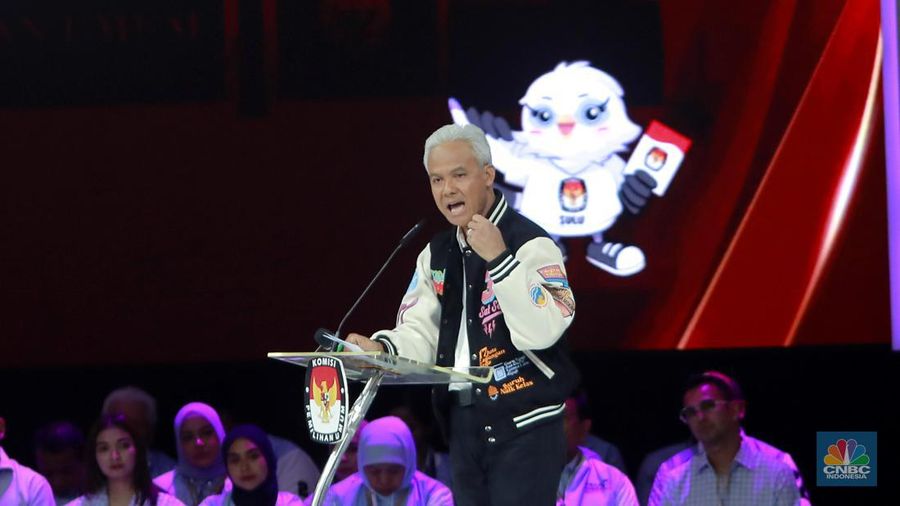 Capres nomor urut 3 Ganjar Pranowo saat meyampaikan pemaparan di debat kelima. (CNBC Indonesia/Muhammad Sabki)
