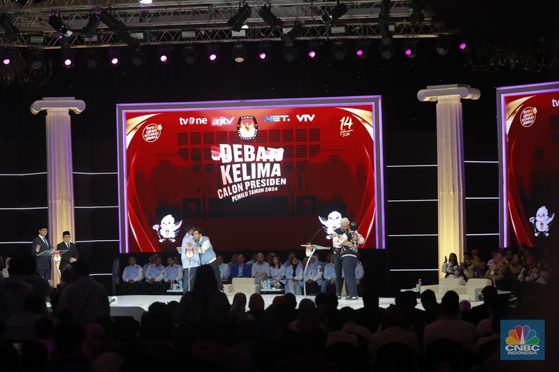 Pasangan Capres-Cawapres Prabowo Subianto dan Gibran Rakabuming Raka saat debat Capres di JCC Senayan, Jakarta, Minggu (4/2/2024). (Tangkapan layar Youtube KPU) Pasangan Capres-Cawapres Prabowo Subianto dan Gibran Rakabuming Raka saat debat Capres di JCC Senayan, Jakarta, Minggu (4/2/2024). (Tangkapan layar Youtube KPU)