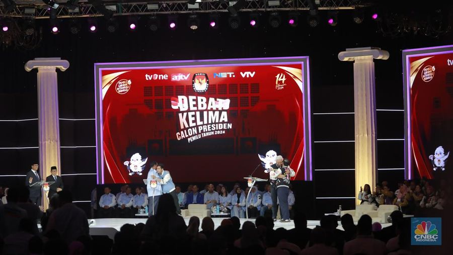 Debat kelima calon presiden Pemilu 2024 di JCC, Jakarta, Minggu, (4/2/2024). (CNBC Indonesia/Muhammad Sabki)