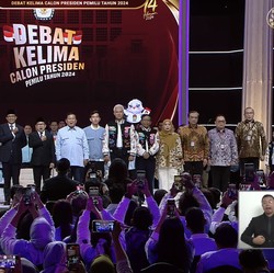 Prabowo Minta Maaf ke Anies dan Ganjar, Gibran Tundukkan Kepala