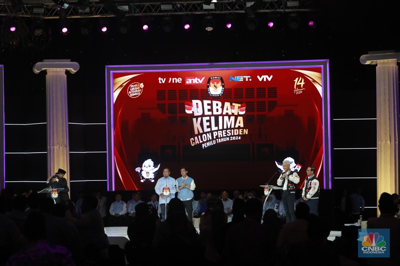 Pasangan Capres-Cawapres Prabowo Subianto dan Gibran Rakabuming Raka saat debat Capres di JCC Senayan, Jakarta, Minggu (4/2/2024). (Tangkapan layar Youtube KPU) Pasangan Capres-Cawapres Prabowo Subianto dan Gibran Rakabuming Raka saat debat Capres di JCC Senayan, Jakarta, Minggu (4/2/2024). (Tangkapan layar Youtube KPU)