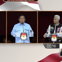 Video:Debat Panas Ganjar Vs Prabowo Soal Stunting & Makan Siang Gratis