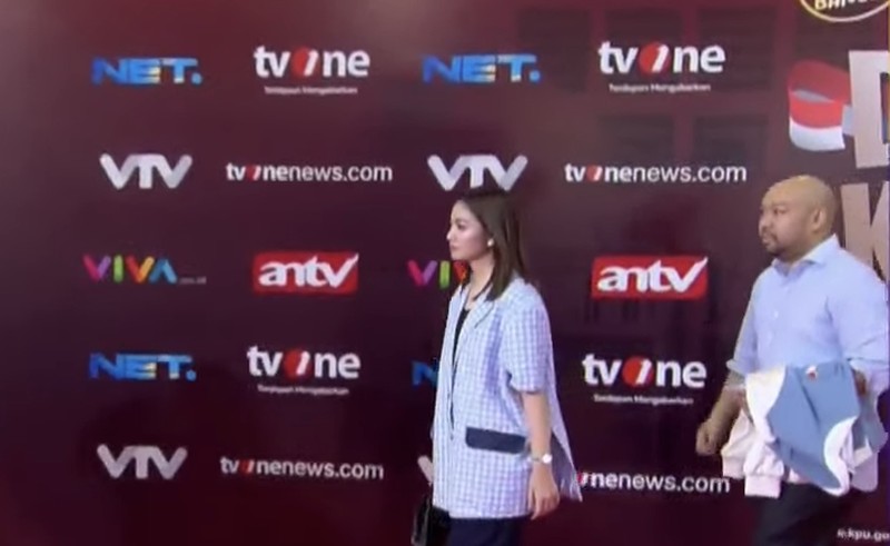 Pasangan Capres-Cawapres Prabowo Subianto dan Gibran Rakabuming Raka tiba di JCC Senayan, Jakarta, Minggu (4/2/2024). (CNBC Indonesia/Faisal Rahman)