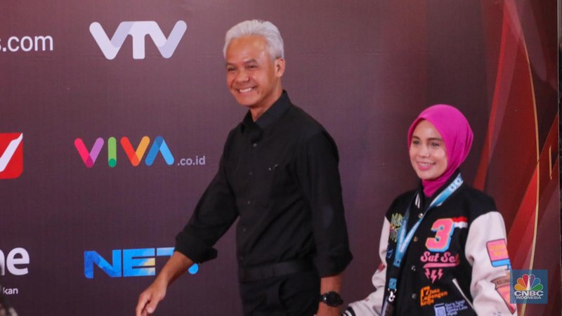 Pasangan Capres-Cawapres Ganjar Pranowo dan Mahfud MD tiba di JCC Senayan, Jakarta, Minggu (4/2/2024). (CNBC Indonesia/Faisal Rahman)
