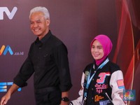 Saat Ganjar-Mahfud Tiba di Debat Final Capres, Istri Curi Perhatian