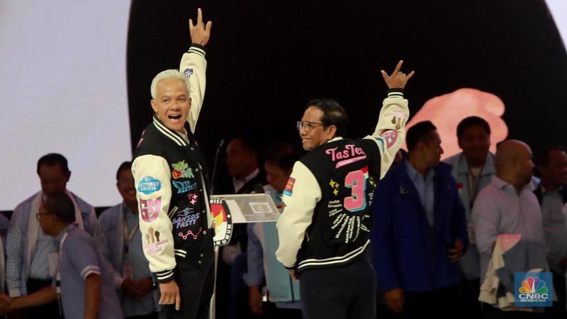 Petugas kepolisian melaksanakan apel untuk menjaga jalannya debat Calon Presiden (Capres) Kelima di Jakarta Convention Center (JCC), Jakarta, Minggu (4/2/2024). (CNBC Indonesia/Faisal Rahman)
