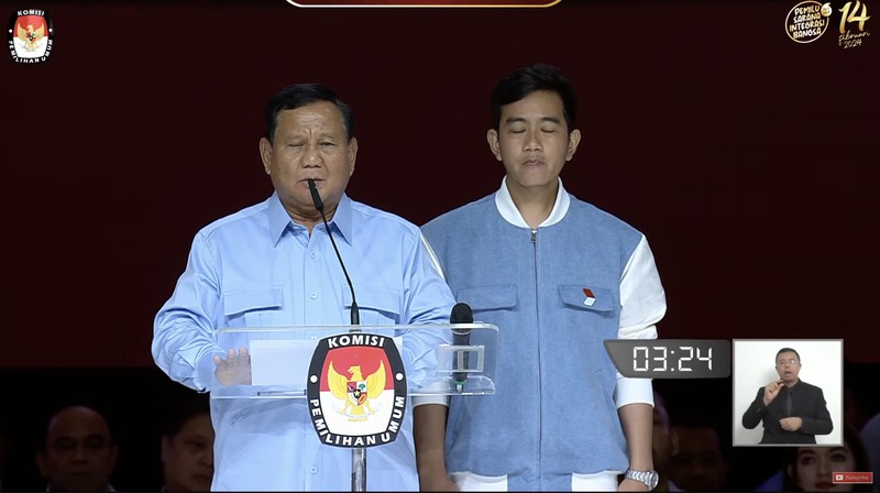 Pasangan Capres-Cawapres Prabowo Subianto dan Gibran Rakabuming Raka saat debat Capres di JCC Senayan, Jakarta, Minggu (4/2/2024). (Tangkapan layar Youtube KPU) Pasangan Capres-Cawapres Prabowo Subianto dan Gibran Rakabuming Raka saat debat Capres di JCC Senayan, Jakarta, Minggu (4/2/2024). (Tangkapan layar Youtube KPU)