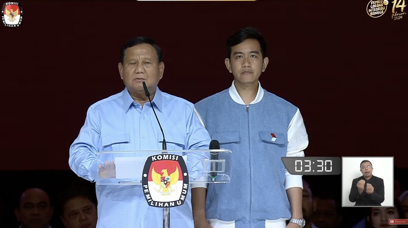 Pasangan Capres-Cawapres Prabowo Subianto dan Gibran Rakabuming Raka saat debat Capres di JCC Senayan, Jakarta, Minggu (4/2/2024). (Tangkapan layar Youtube KPU) Pasangan Capres-Cawapres Prabowo Subianto dan Gibran Rakabuming Raka saat debat Capres di JCC Senayan, Jakarta, Minggu (4/2/2024). (Tangkapan layar Youtube KPU)