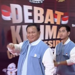 Tiba di Lokasi Debat Pakai Jaket Biru, Prabowo-Gibran Bilang Gini