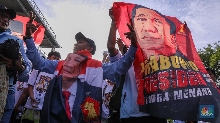 Petugas kepolisian melaksanakan apel untuk menjaga jalannya debat Calon Presiden (Capres) Kelima di Jakarta Convention Center (JCC), Jakarta, Minggu (4/2/2024). (CNBC Indonesia/Faisal Rahman)