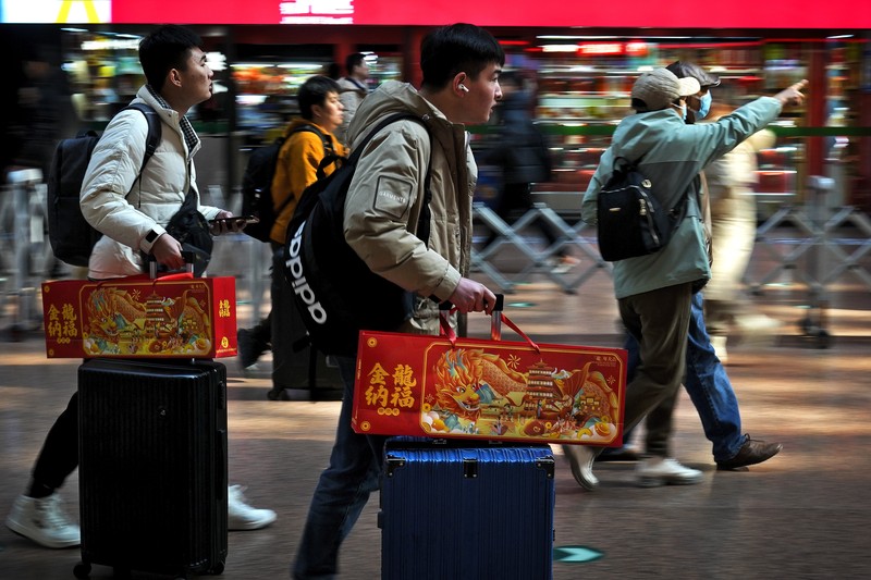 Suasana warga China mudik jelang liburan Tahun Baru Imlek. (AP Photo/Andy Wong) Suasana warga China mudik jelang liburan Tahun Baru Imlek. (AP Photo/Andy Wong)
