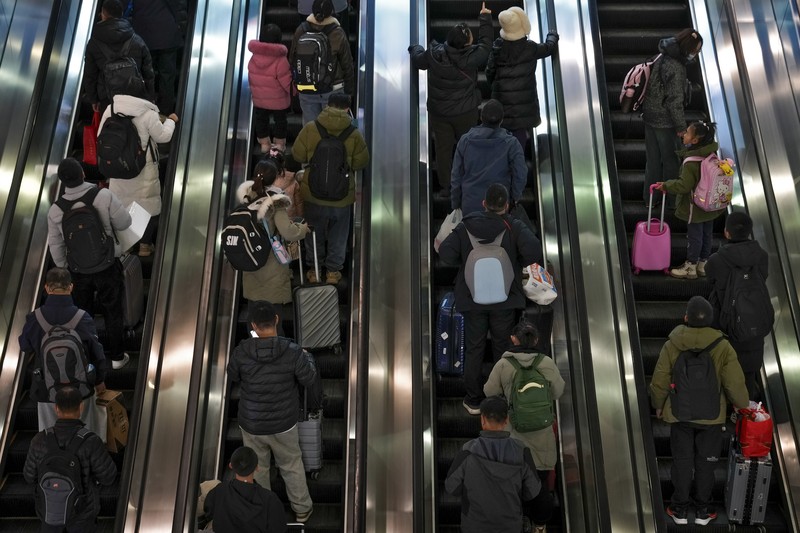 Suasana warga China mudik jelang liburan Tahun Baru Imlek. (AP Photo/Andy Wong) Suasana warga China mudik jelang liburan Tahun Baru Imlek. (AP Photo/Andy Wong)