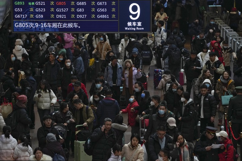 Suasana warga China mudik jelang liburan Tahun Baru Imlek. (AP Photo/Andy Wong) Suasana warga China mudik jelang liburan Tahun Baru Imlek. (AP Photo/Andy Wong)